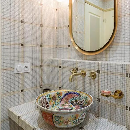 Amazing 2br 4p - Eiffel Tower 6 *